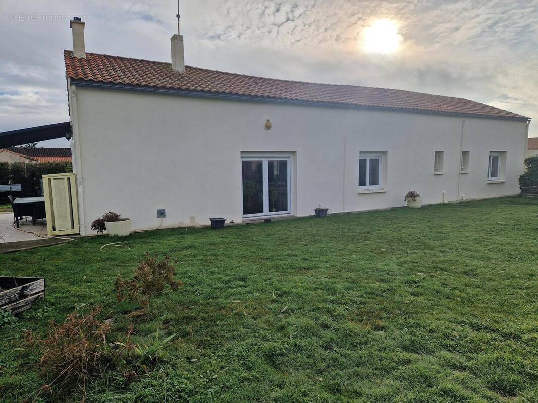 Photo 1 - Maison à MOUZEUIL-SAINT-MARTIN