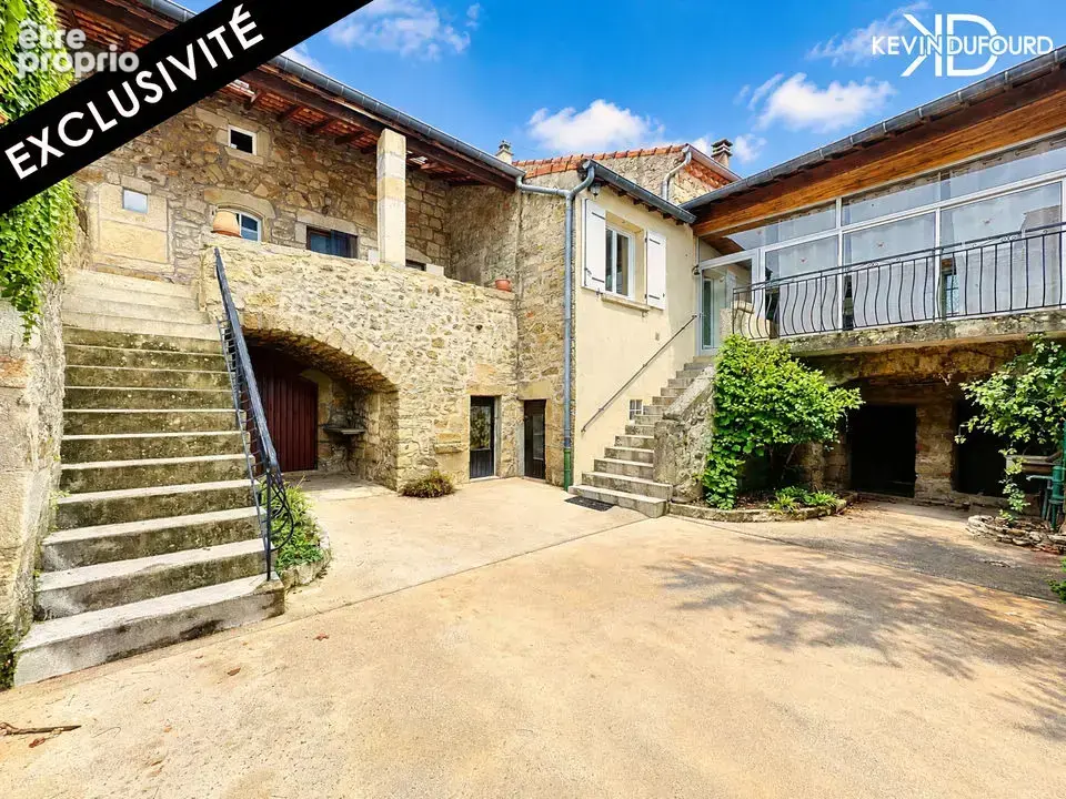 Maison 8 pièces 140 m² à vendre à Saint-Julien-Du-Serre (07200) - photo 1