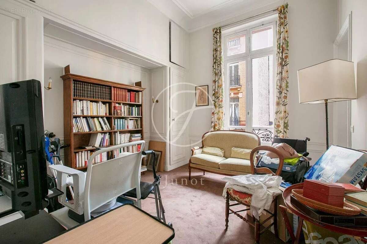 Appartement à PARIS-16E