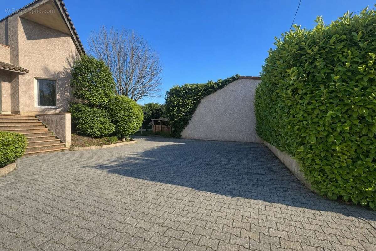 Commerce à BESSE-SUR-ISSOLE