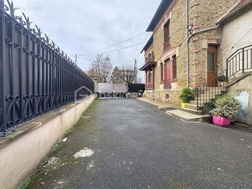 Maison à CRECY-LA-CHAPELLE