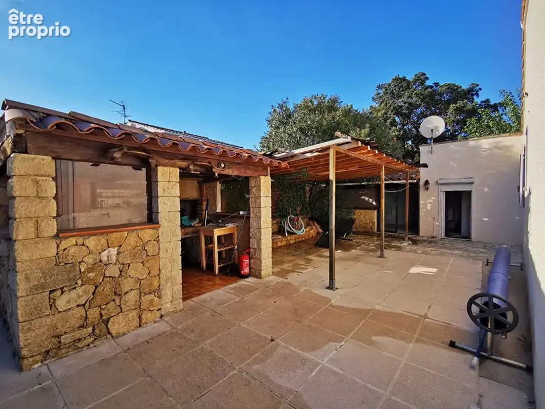 MIRAMAS - Maison T4 de plain-pied 93 m² avec piscine, dépendance et fort potentiel dans un quartier très recherché - photo 17