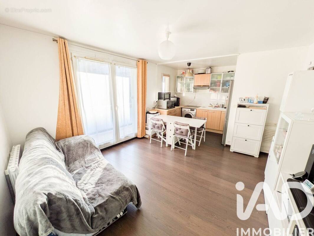 Photo 1 - Appartement à SAINT-THIBAULT-DES-VIGNES