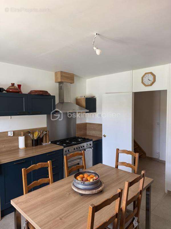 Propriété d'Exception - Quartier Résidentiel de PÉLISSANNE (DEPT13) - Villa Type 8 - 170 m2 - Terrain Arboré,Sécurisé - 1500M2 - - photo 8