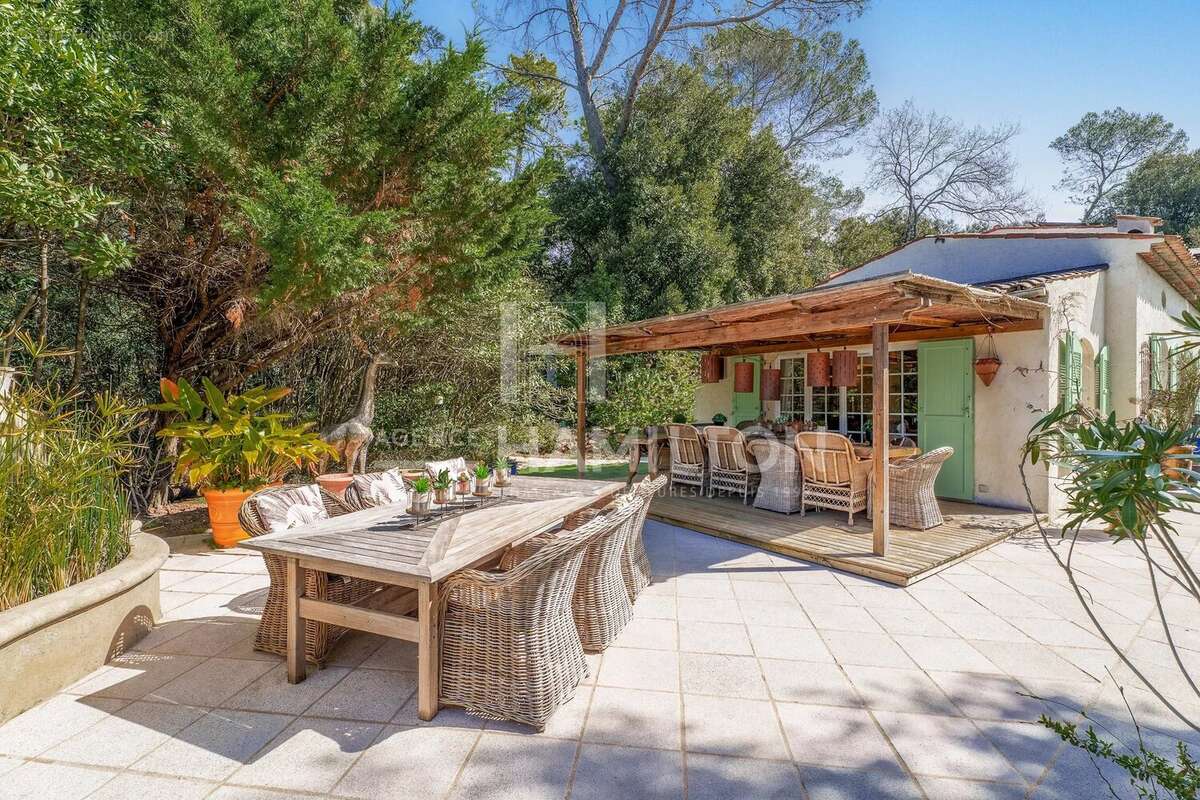 Maison à ROQUEFORT-LES-PINS