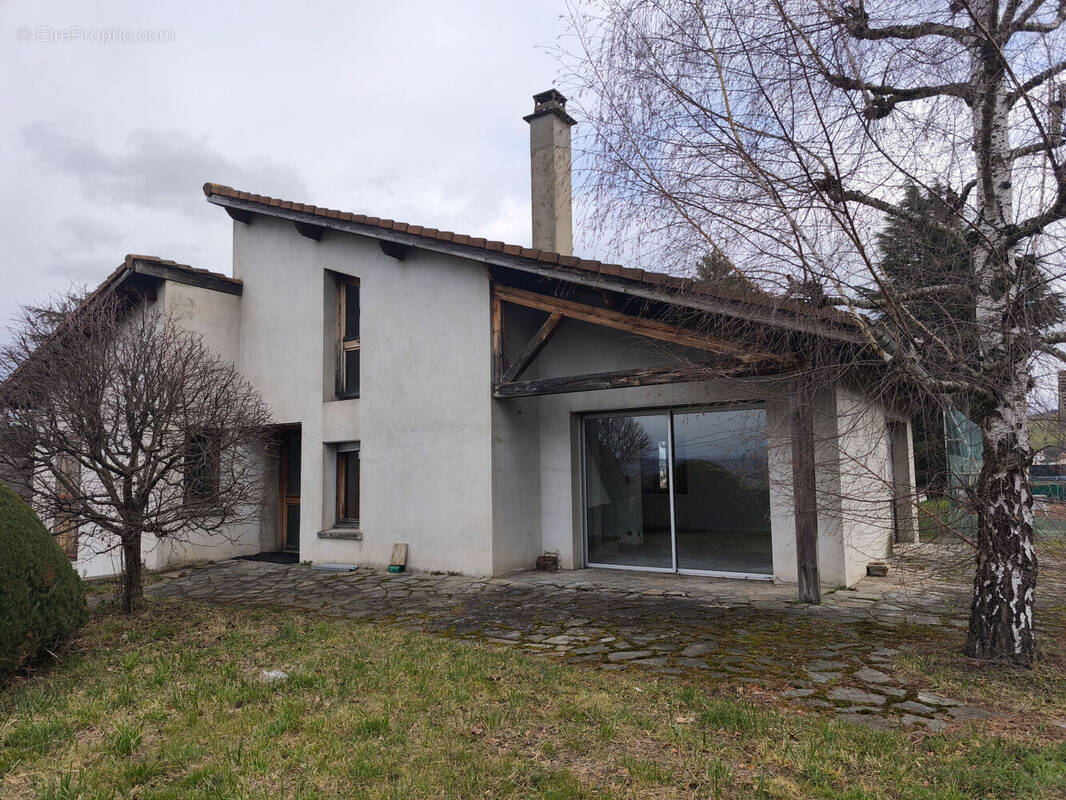 Photo 1 - Maison à LE CHAMBON-FEUGEROLLES