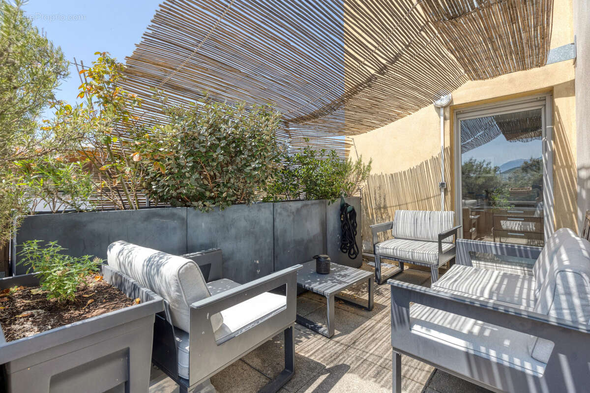 GRENOBLE Vigny Musset - T4 de 95m2 en étage élevé avec grande terrasse, cave et garage double - photo 10