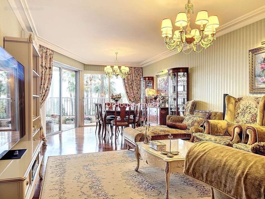 Appartement à VALLAURIS
