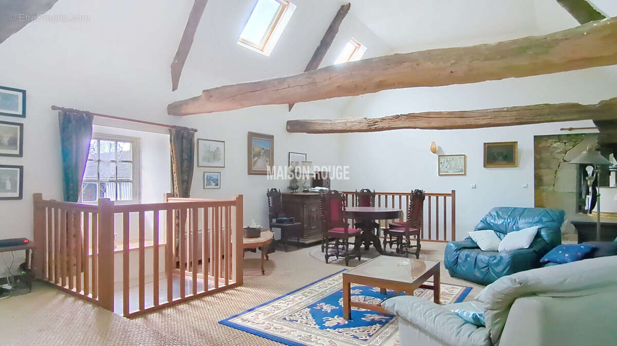 Maison à LA ROCHE-DERRIEN