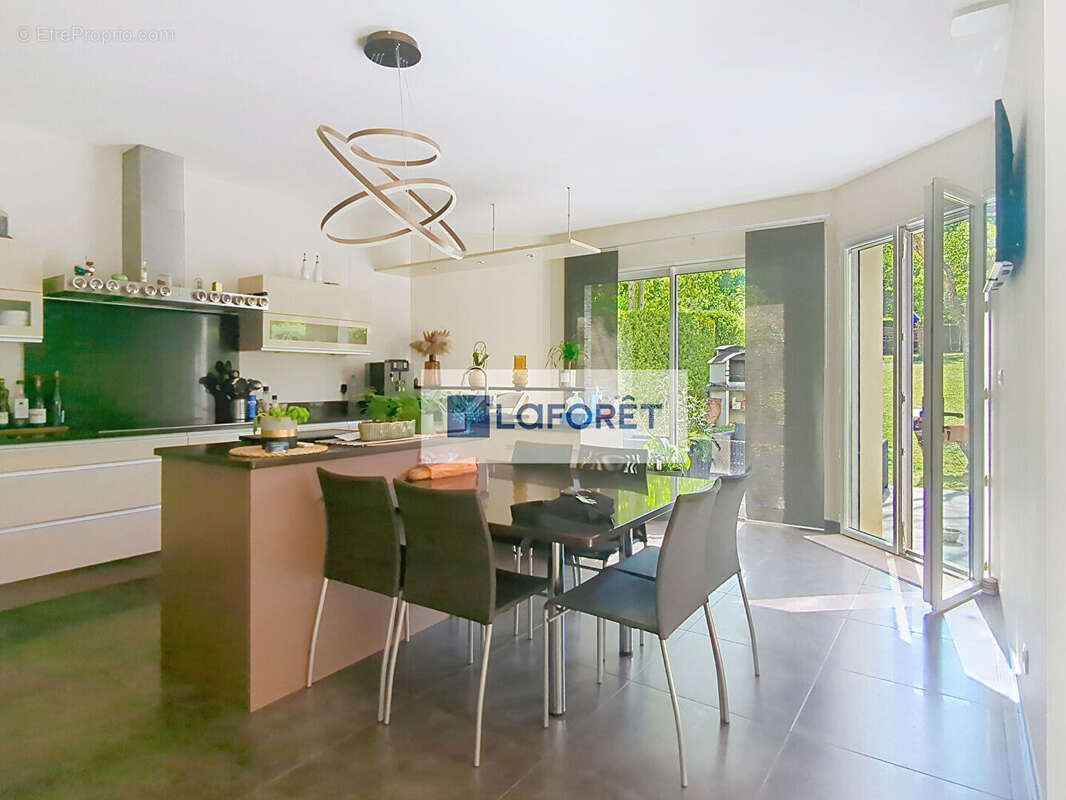 Maison à MEZY-SUR-SEINE