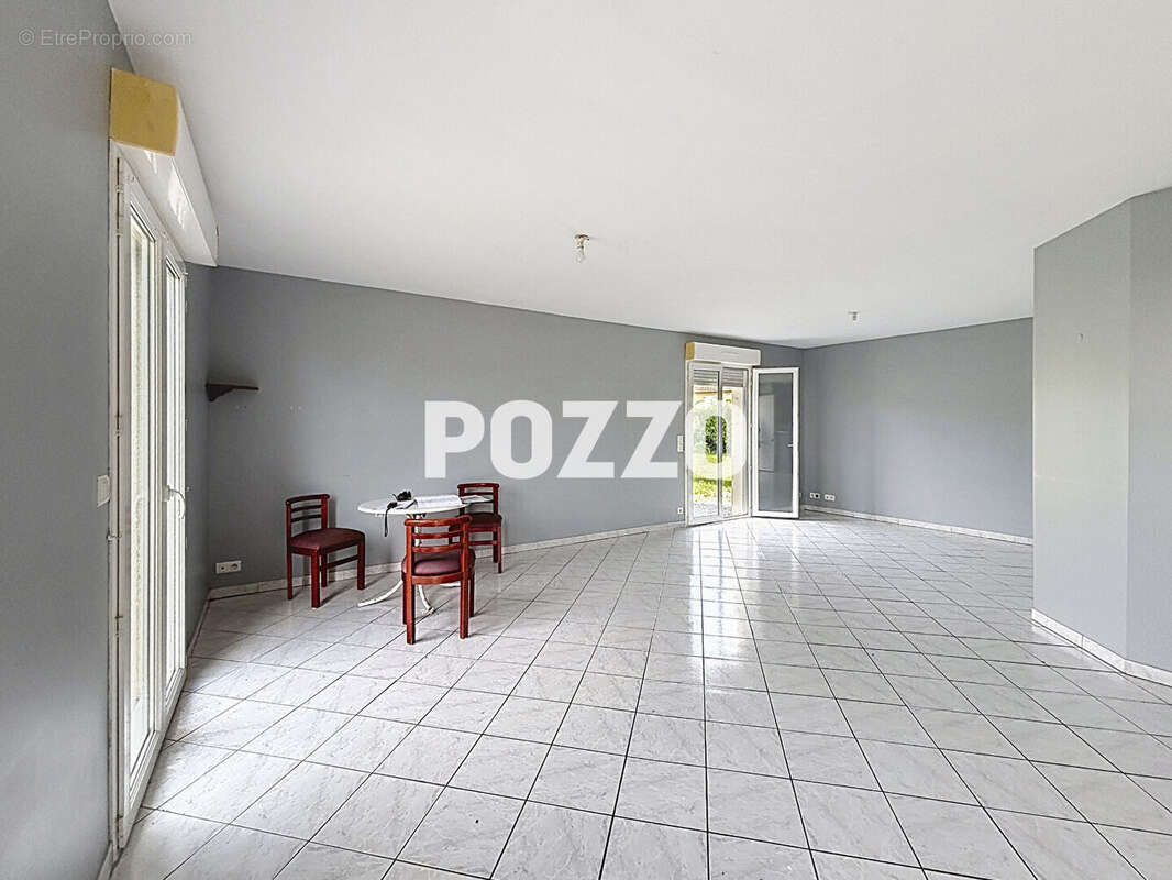 Marigny Le Lozon , maison plain pied de type F5 à 600 mètres du centre ville; bon état, jardin garage et parking privé - photo 4