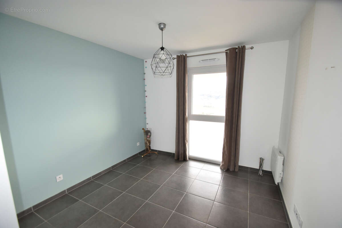 Appartement à SAINT-LAURENT-DU-VAR