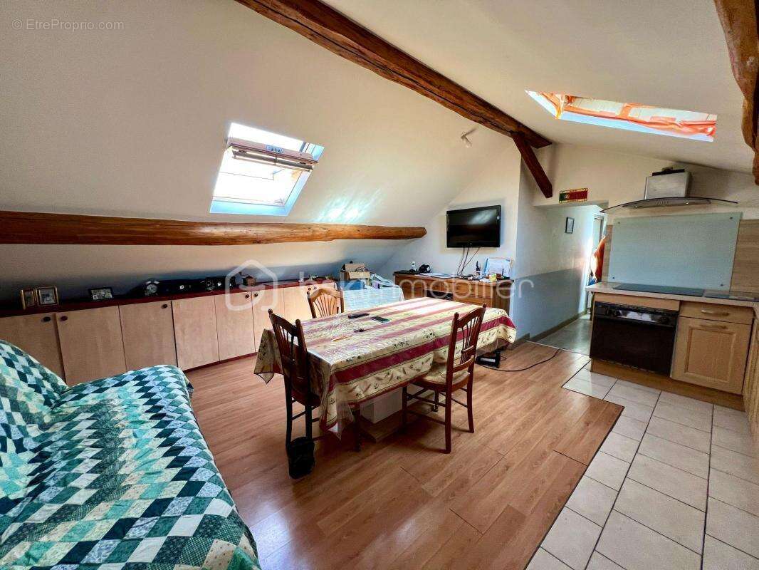 Appartement F3 au dernier étage avec vue dégagée - photo 3