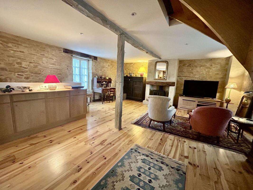 Maison à NADAILLAC-DE-ROUGE