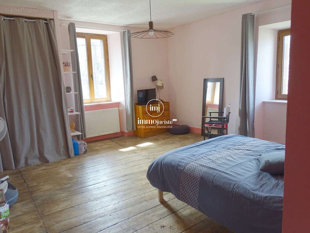 Maison 240 m² à Saint-Junien  - photo 4