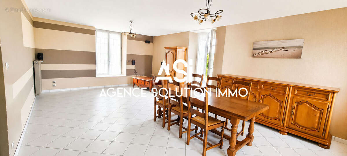 Maison familiale en pierre avec 5 chambres, grenier aménageable et 3 garages. - photo 3