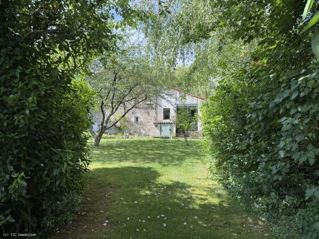 Maison à NANTEUIL-EN-VALLEE