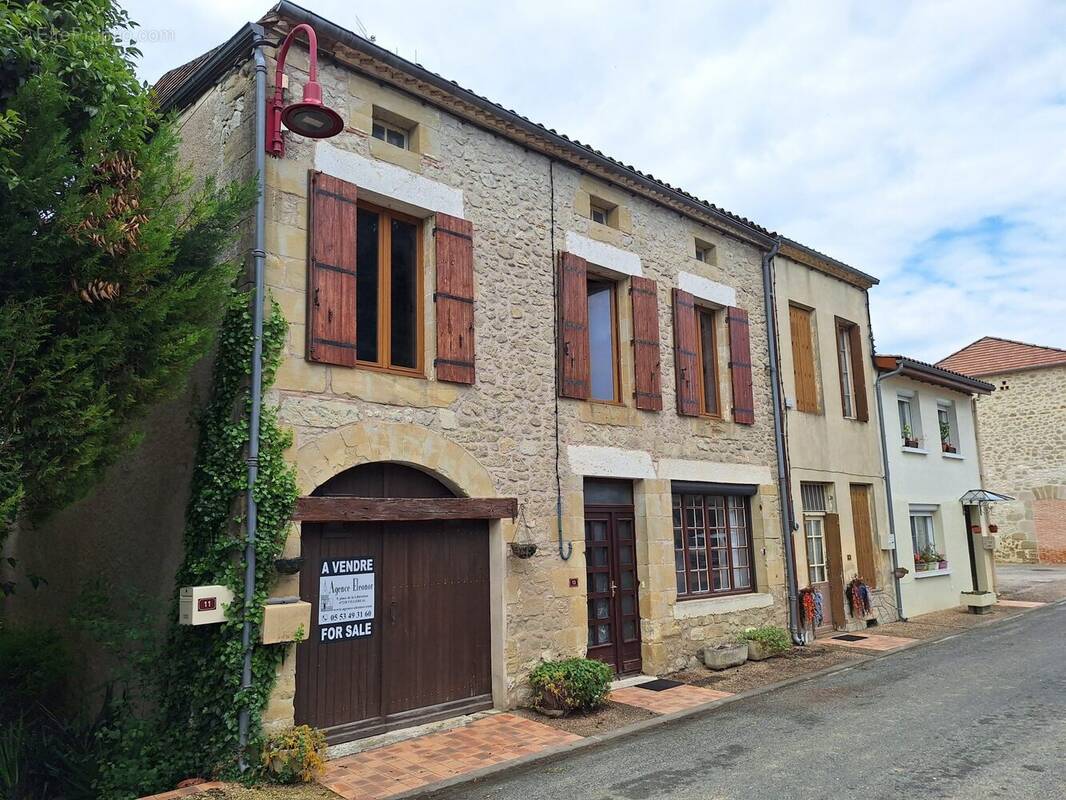 Maison à SAINT-MAURICE-DE-LESTAPEL