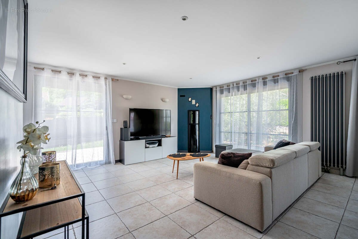 Maison à MAUBEC