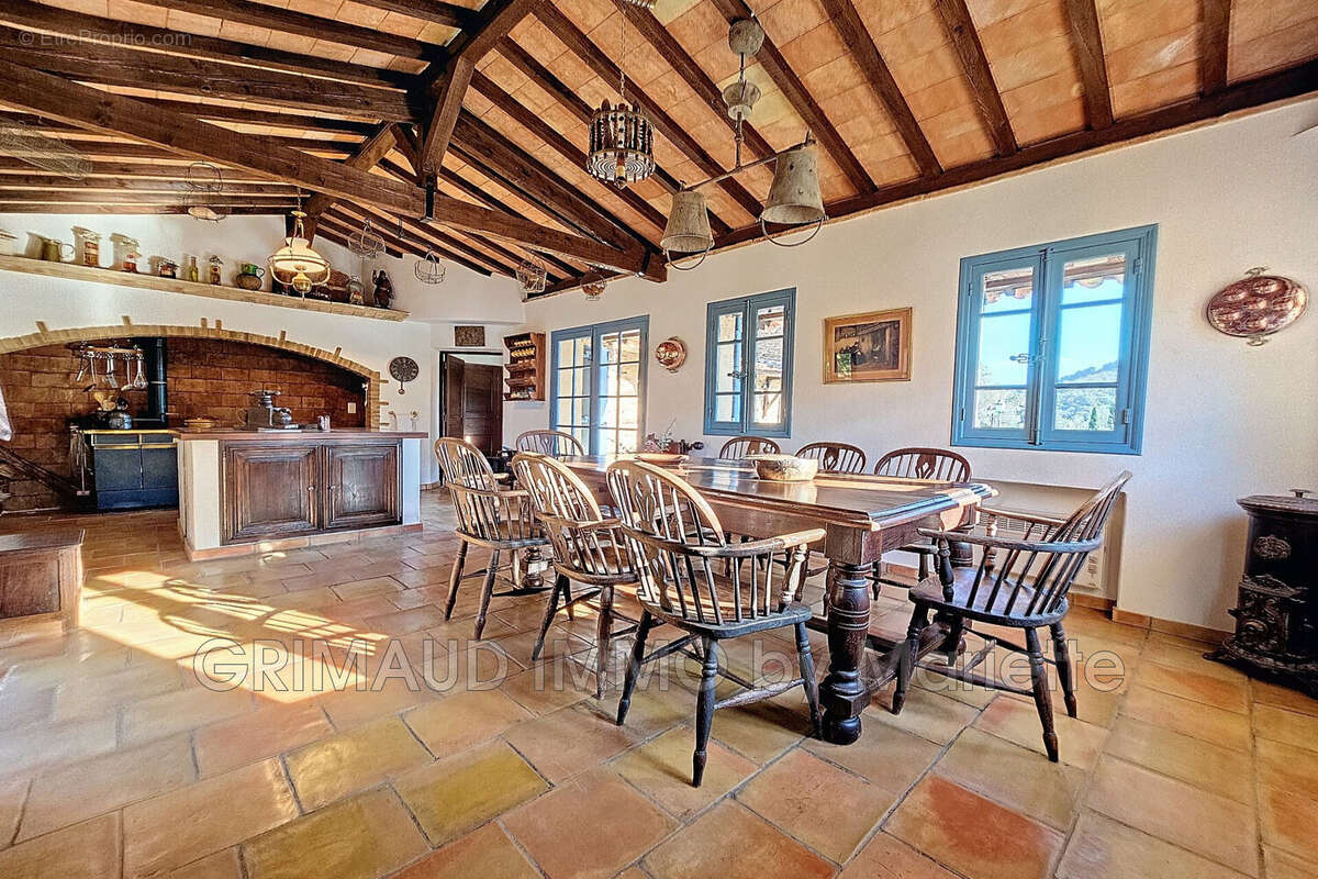 Maison à LA GARDE-FREINET
