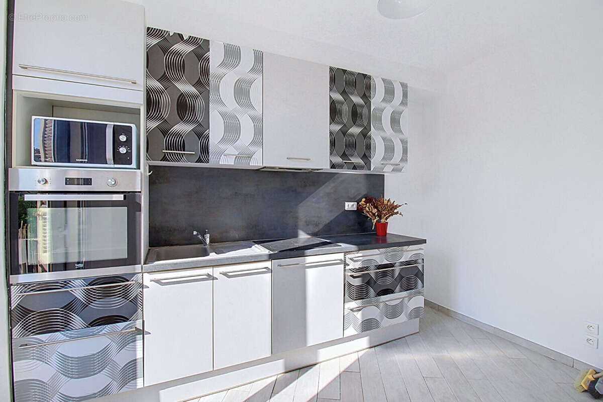 A VENDRE en exclusivité à DRAGUIGNAN Charmant appartement 3 pièces - Rare sur le marché ! - photo 2