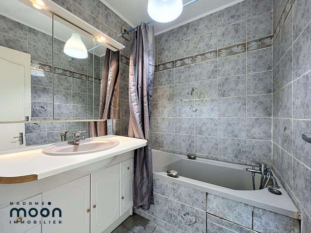 Exclusivité Oullins Pierre Bénite Montmein appartement - Cave - Balcon T4 77m² - photo 14