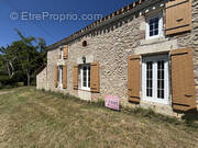 Maison à ALLEZ-ET-CAZENEUVE