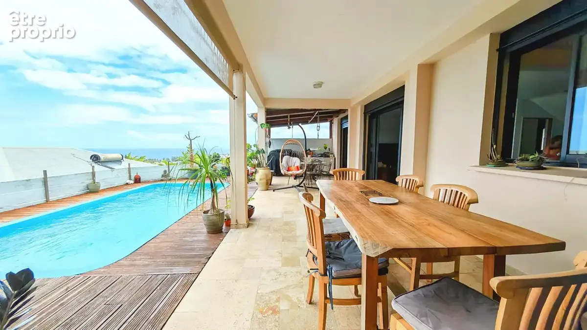 Maison 5 pièces 148 m² à vendre à Saint-Pierre (97410) - photo 2
