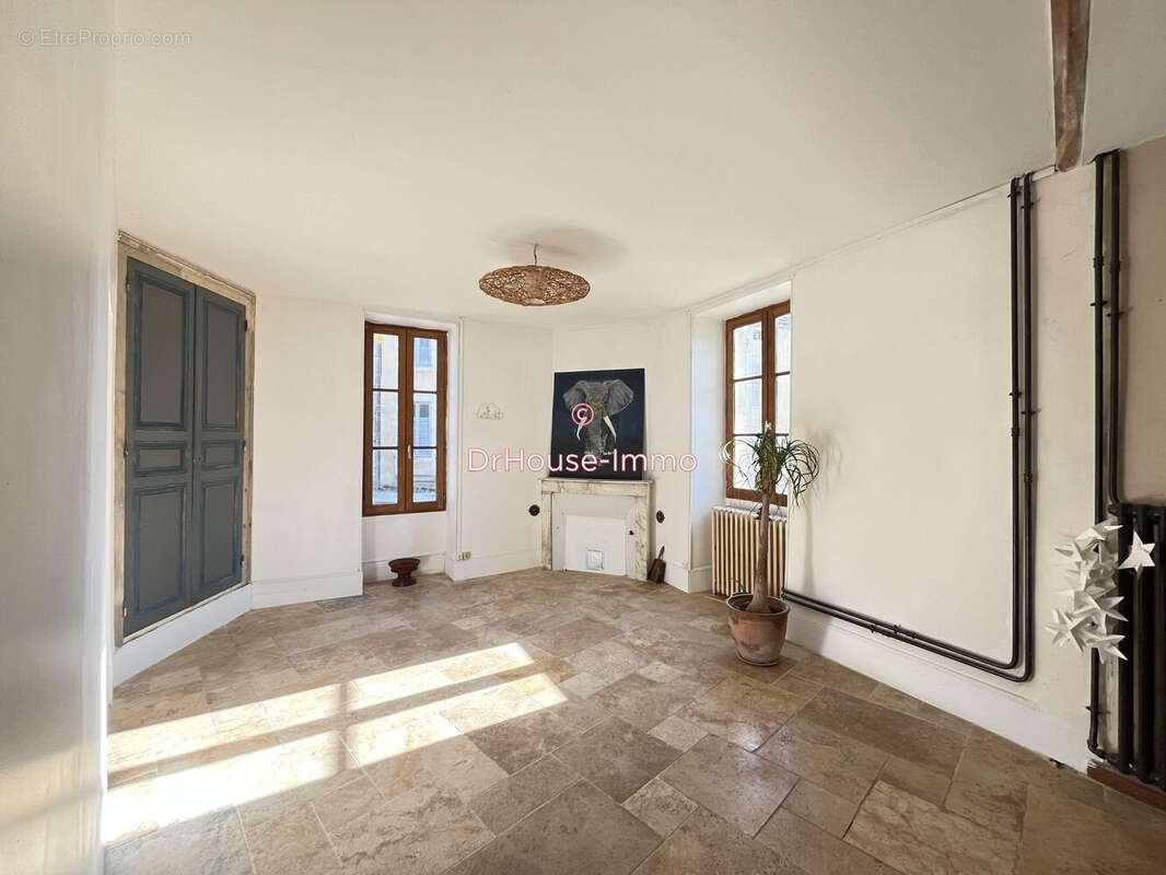 Maison à NOYERS