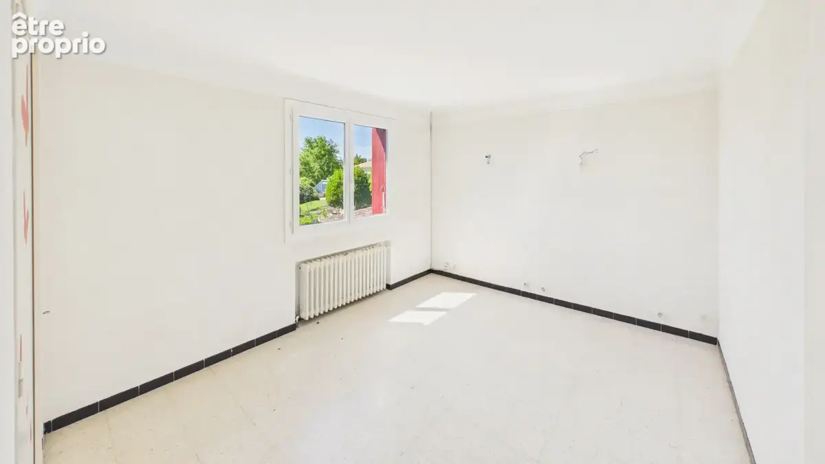 Morières-lès-Avignon villa de 185 m² avec 2 logements indépendants, garage et potentiel locatif - photo 7