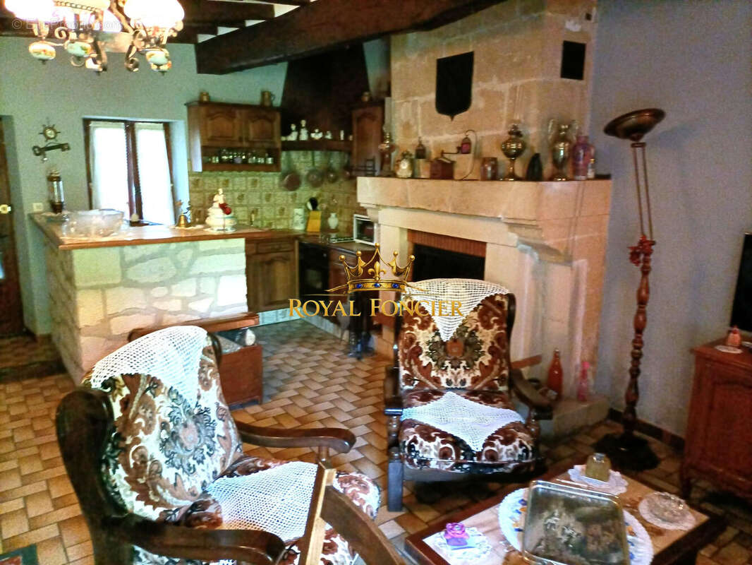 Maison 66 m² à Le Petit-Pressigny  - photo 4