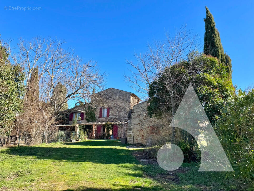 Maison à VILLECROZE