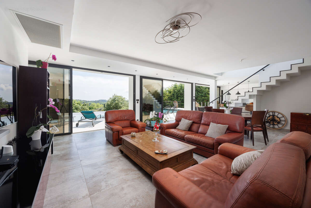 Maison à TOURRETTES-SUR-LOUP