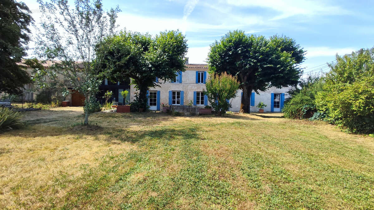 Charentaise de 220 m2, 5 chambres, dépendance, possibilité de gîte ou espace pro   Port-d'Envaux - photo 20