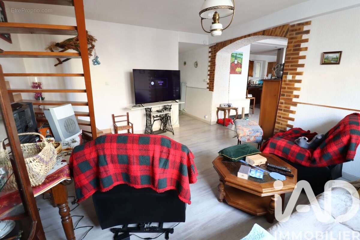 Maison 238 m² à Lezoux  - photo 3