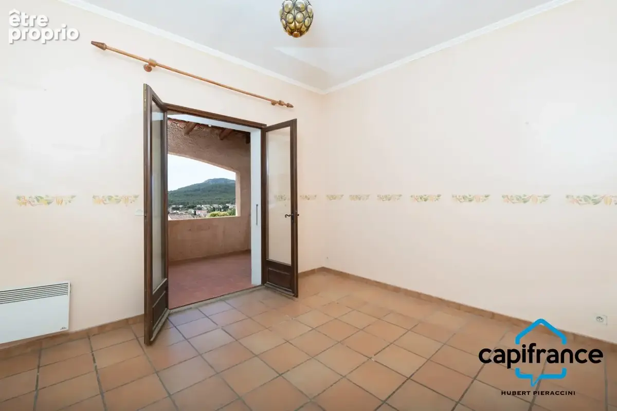 La Seyne sur mer/proche Six fours Villa de 100m2 au calme, piscine, garage, belle vue - photo 12