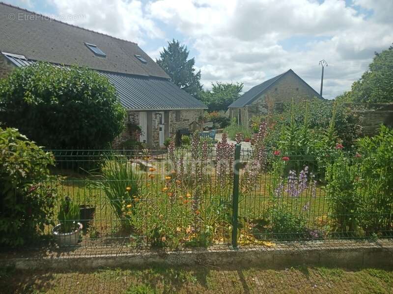 Maison à CLEDEN-POHER