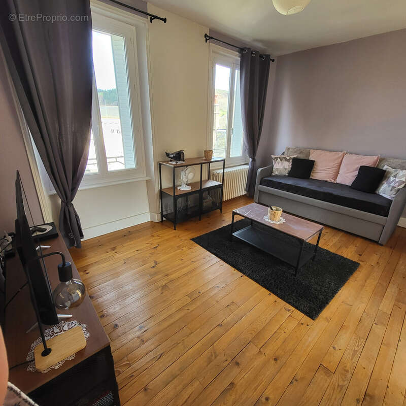 Appartement à RIOM-ES-MONTAGNES