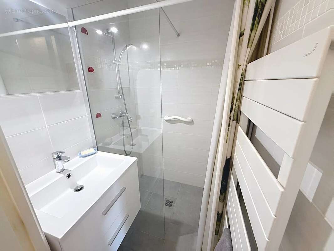 Cannes tassigny : residence seniors grand 2 pieces refait neuf - photo 16