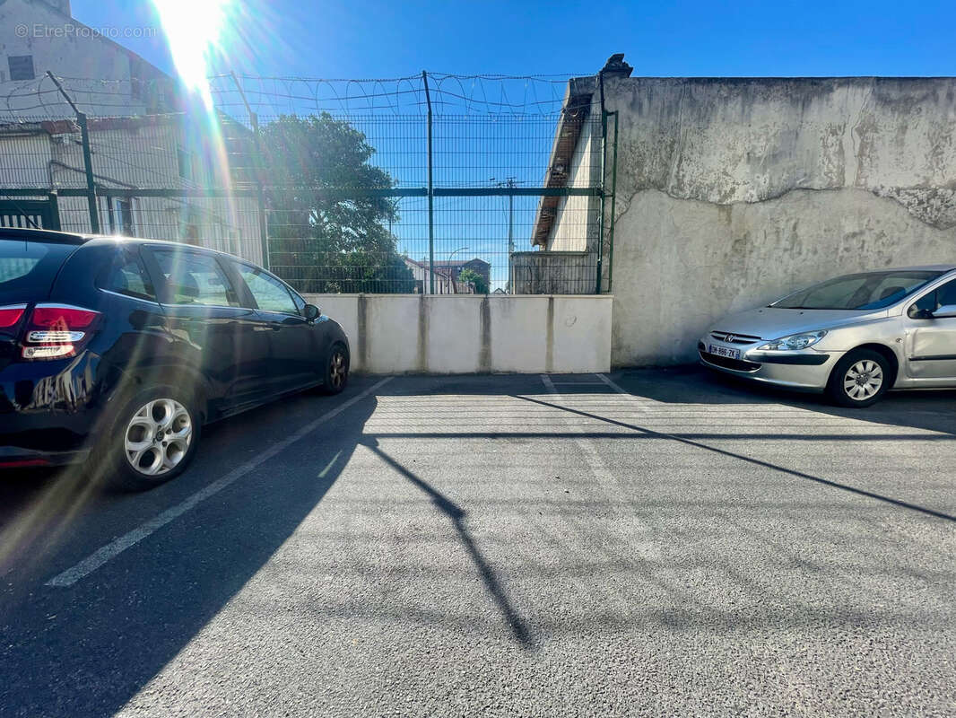 DRANCY - AVENIR - Charmant T4 lumineux avec balcon parking et cave ! - Proche METRO 7 et 5 - TRAM T1 - photo 12