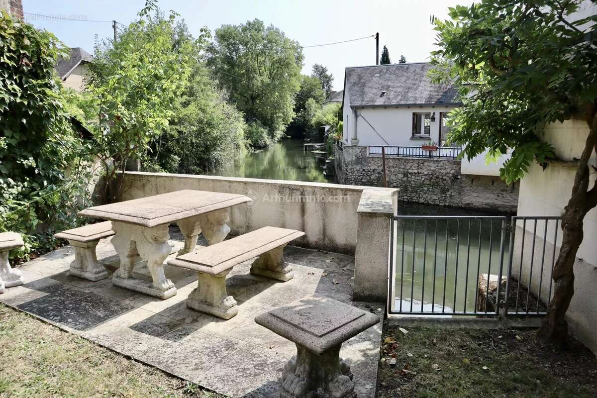 Maison à LA CHARTRE-SUR-LE-LOIR