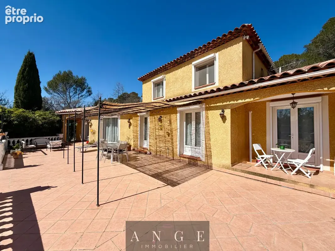 Villa provençale - t5 168m2 - terrain 4090m2 - 4 chambres - terrasse - piscine - spa - garages - carport - photo 4