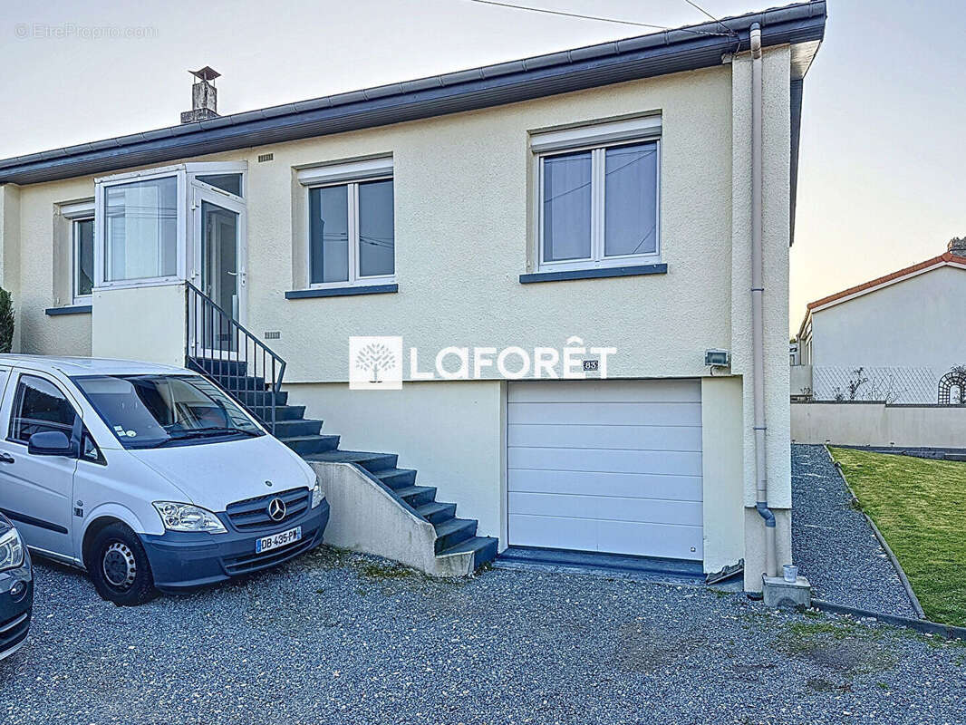 Maison à SAINT-ETIENNE-DU-ROUVRAY