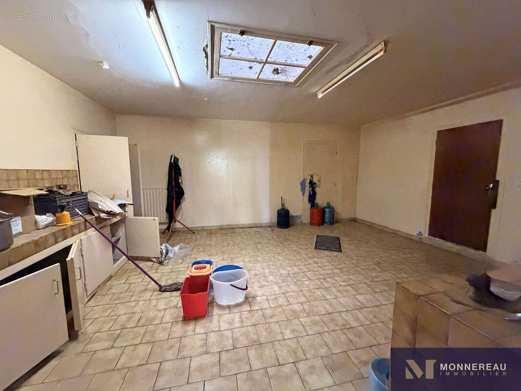 Maison de caractere avec vaste dependances - photo 14