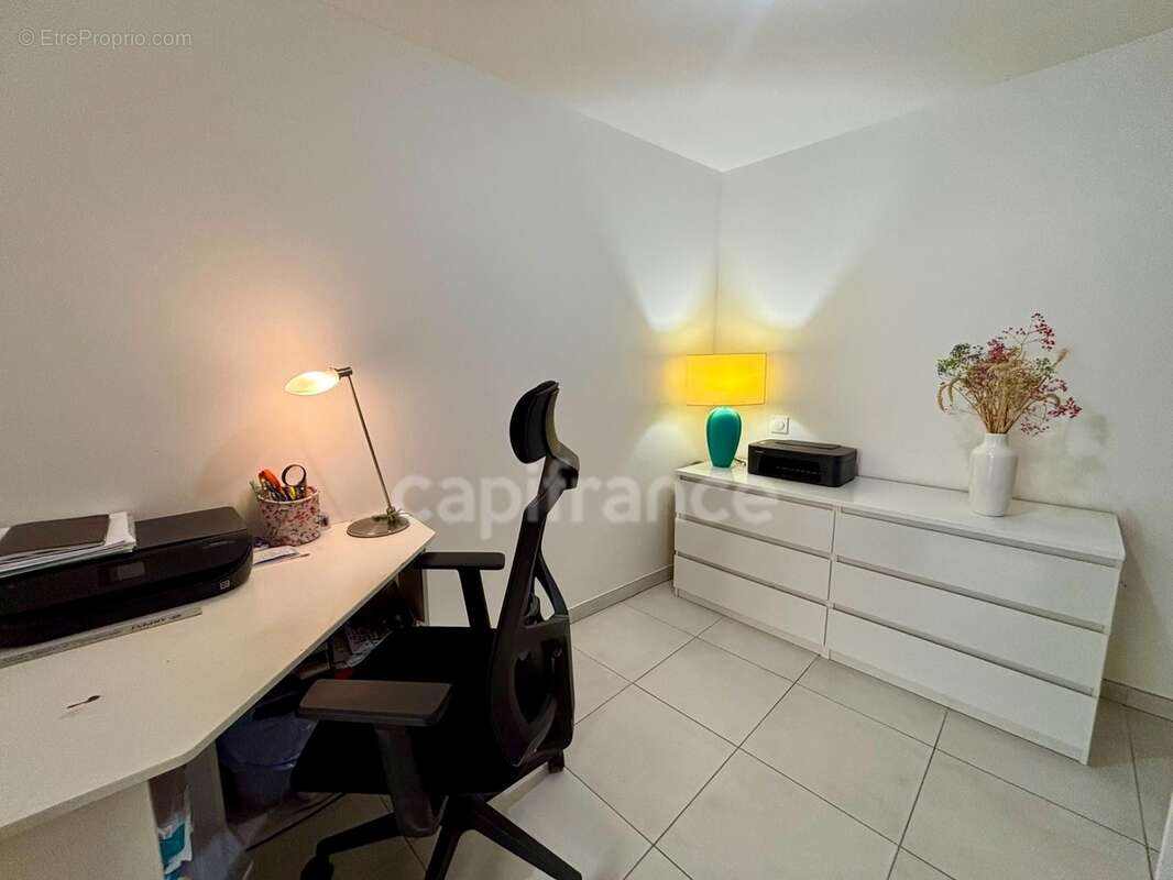 Appartement à vendre 4 pièces HYERES (83) - Plain pied - 2 parkings - 2 terrasses - photo 42