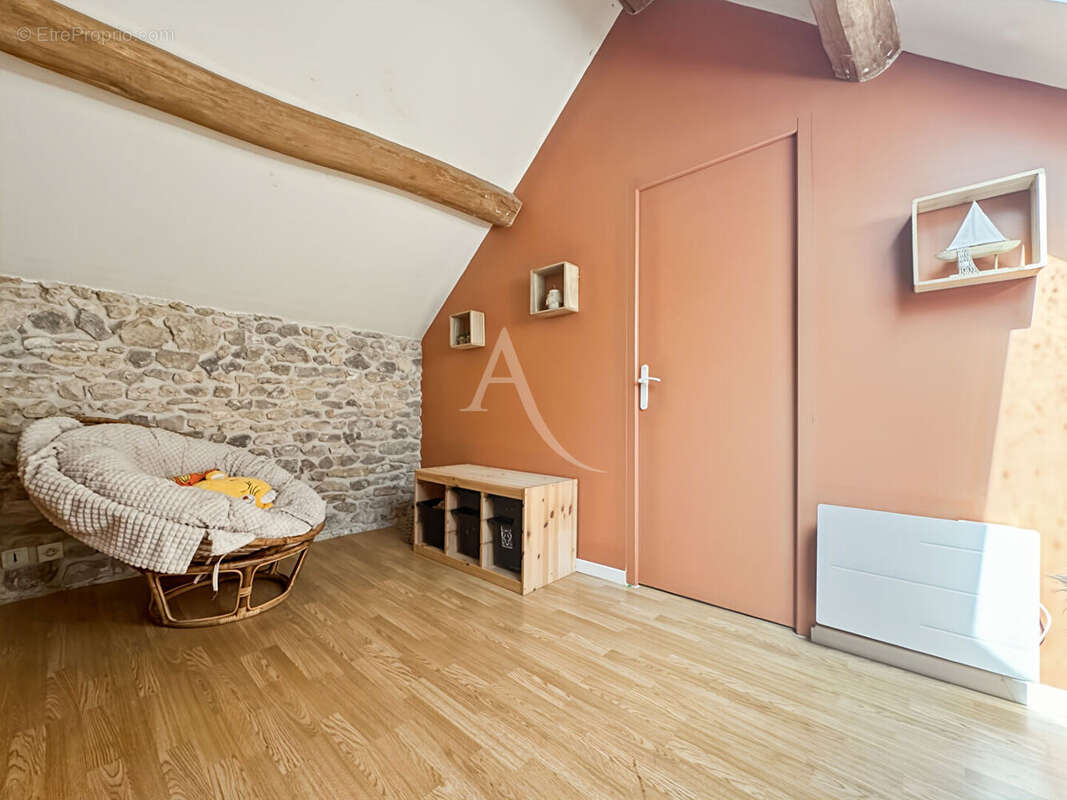 Maison en pierre renovée avec cave et jardin clos - photo 8