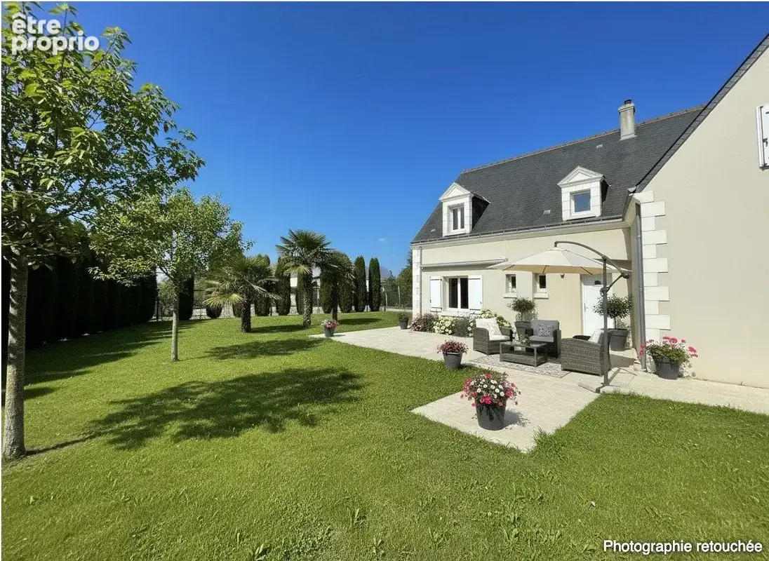 Maison 9 pièces 208 m² à vendre à Saint-Cyr-Sur-Loire (37540) - photo 2