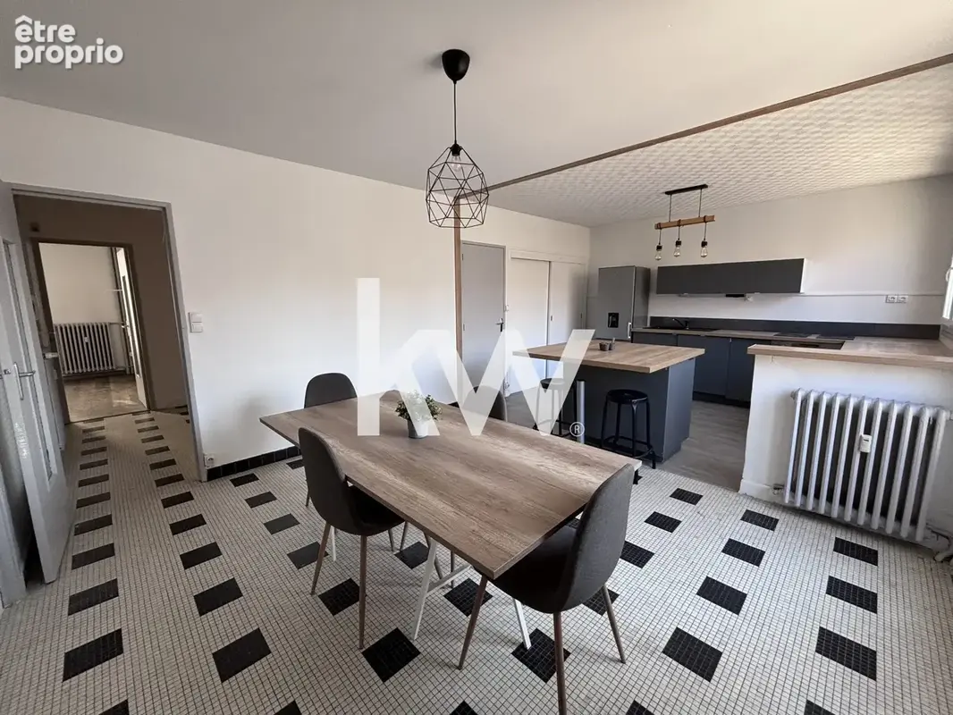 Appartement 129 m² à Saint-Etienne  - photo 2
