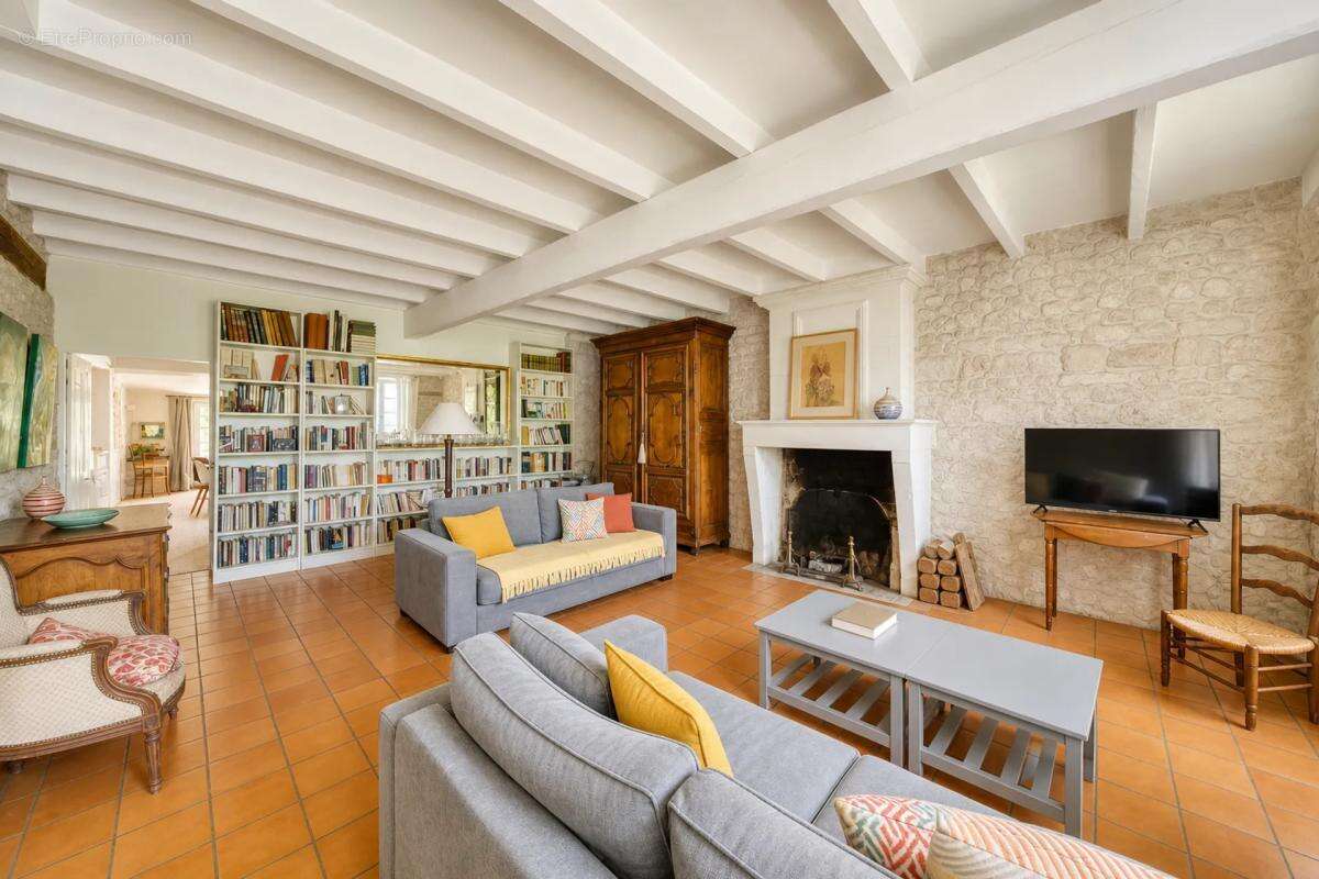Maison de 8 pièces de 270 m² à Sainte-Gemme - photo 4
