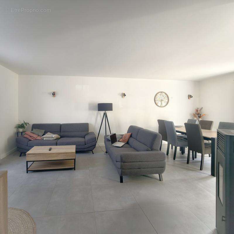 Maison à NEUILLE-PONT-PIERRE